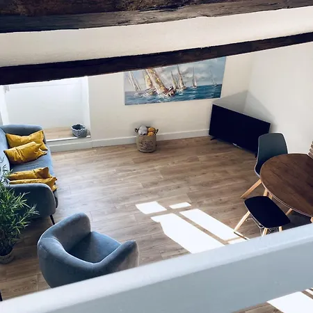 Apartment For 4 With Balcony Near The Old Port